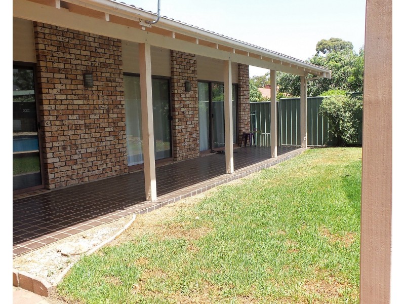 5 Amber Place, Bomaderry NSW 2541