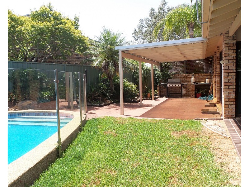 5 Amber Place, Bomaderry NSW 2541
