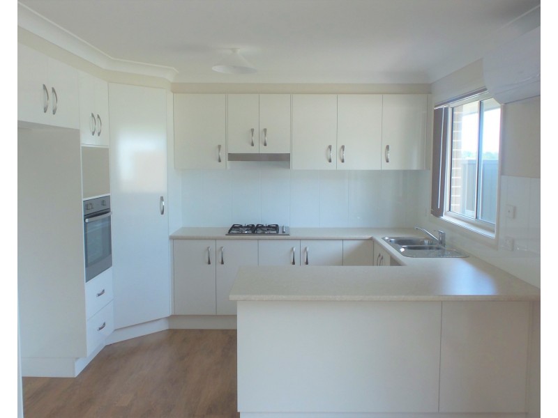 4/11 Hawthorne Avenue, Nowra NSW 2541