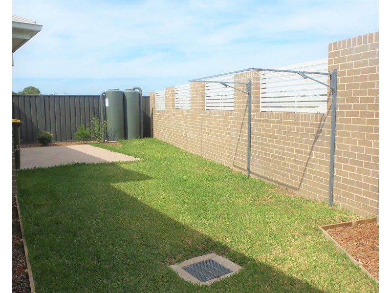 4/11 Hawthorne Avenue, Nowra NSW 2541