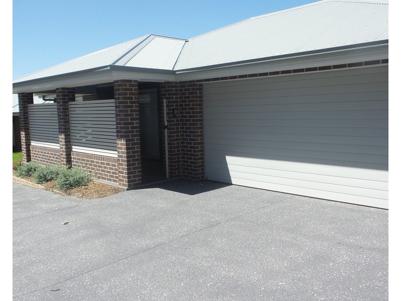 2/120 Old Southern Road, South Nowra NSW 2541