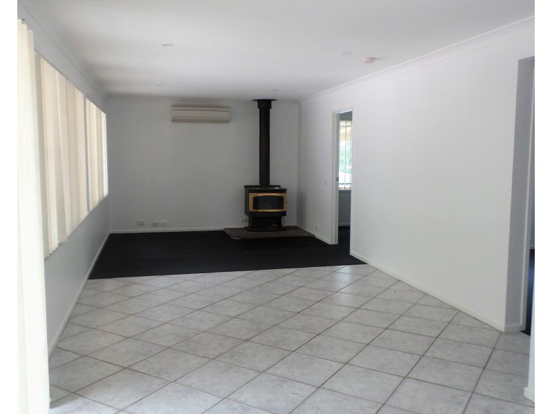 8 Stockley Close, West Nowra NSW 2541