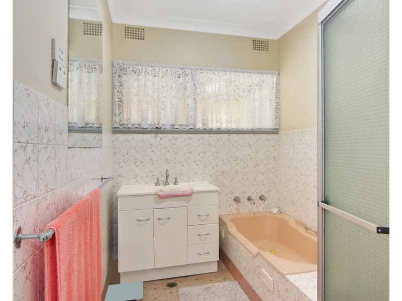70 Wallace Street, Nowra NSW 2541