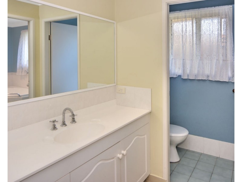 23 Rannoch Drive, West Nowra NSW 2541