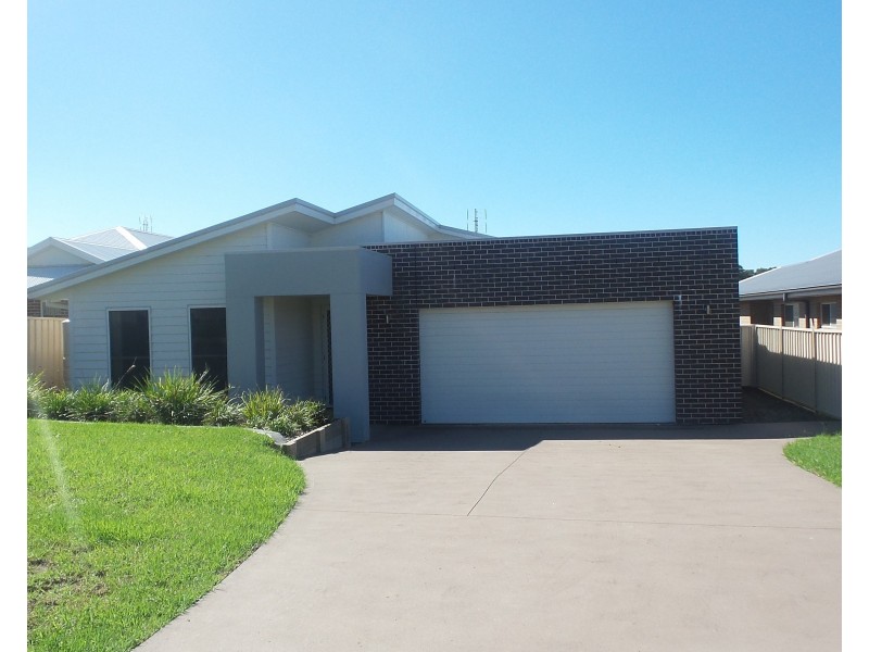 16 Alpina Place, South Nowra NSW 2541