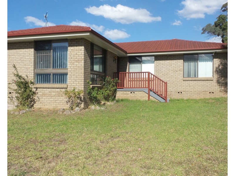 8 Yeovil Drive, Bomaderry NSW 2541