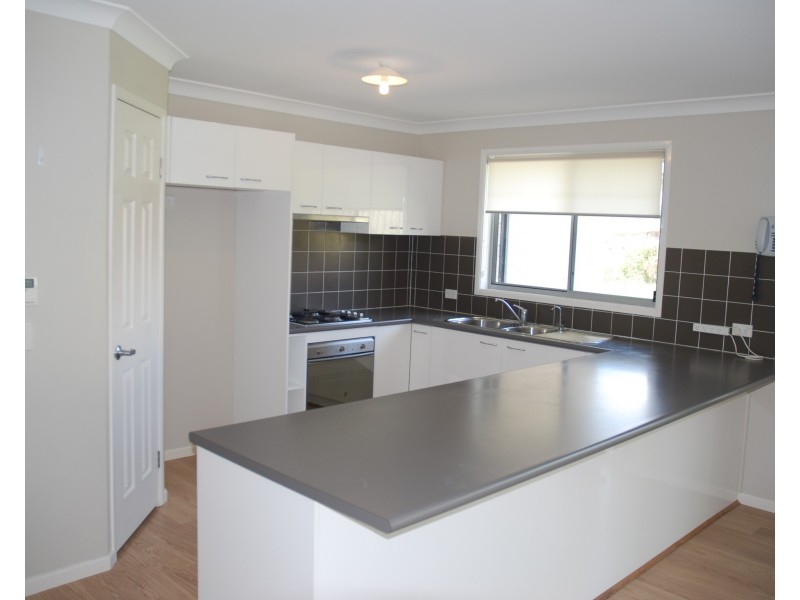 42 Lacebark Grove, Worrigee NSW 2540