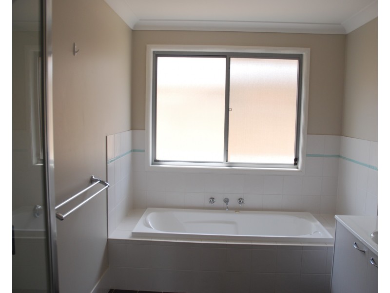 42 Lacebark Grove, Worrigee NSW 2540