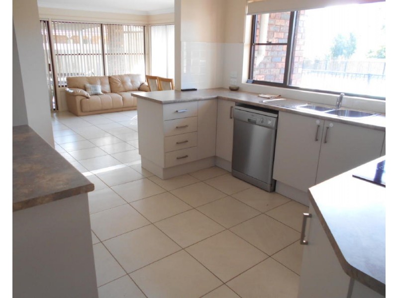 98 Yurunga Drive, North Nowra NSW 2541