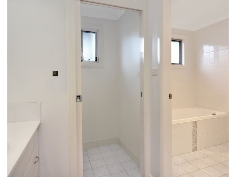 96 West Birriley Street, Bomaderry NSW 2541