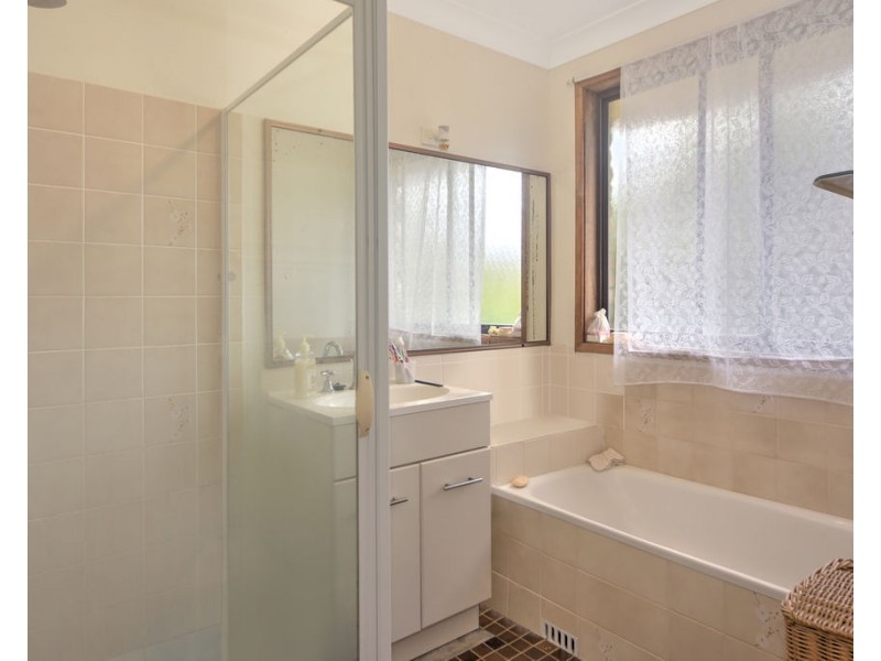 1 Birkdale Grove, Bomaderry NSW 2541