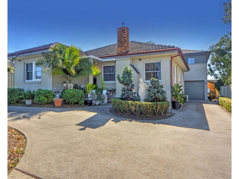 15 Cambewarra Road, Bomaderry NSW 2541