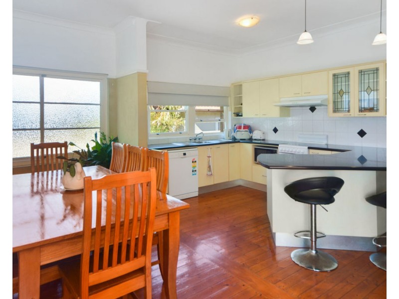 15 Cambewarra Road, Bomaderry NSW 2541