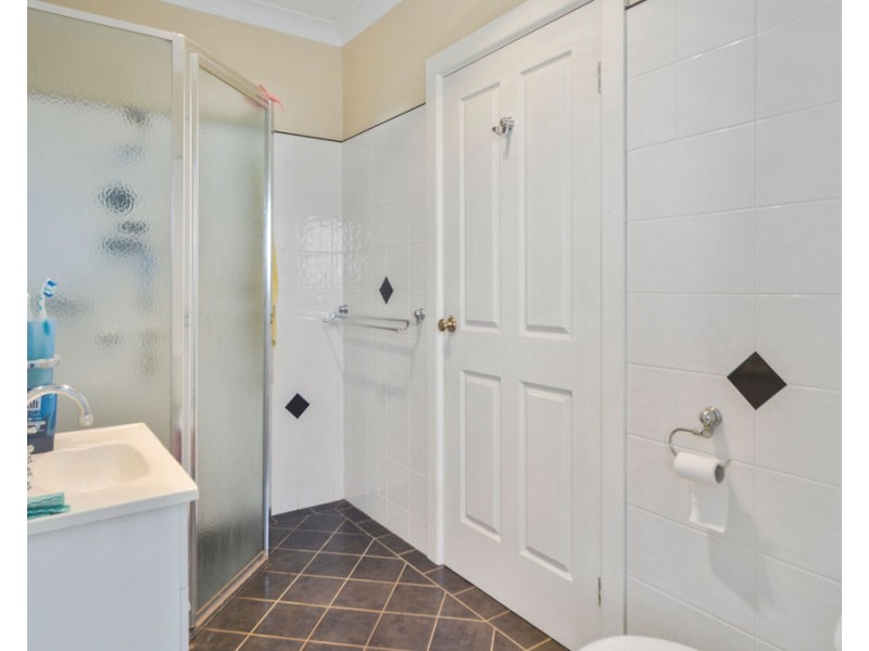 15 Cambewarra Road, Bomaderry NSW 2541
