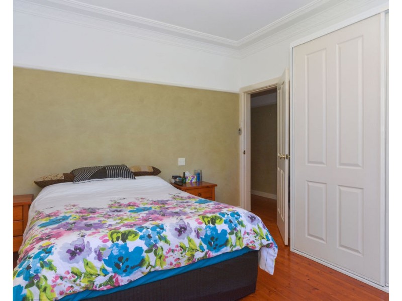15 Cambewarra Road, Bomaderry NSW 2541
