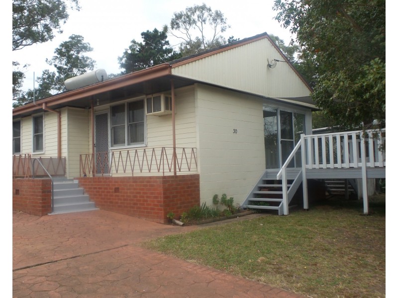 30 Sampson Crescent, Bomaderry NSW 2541