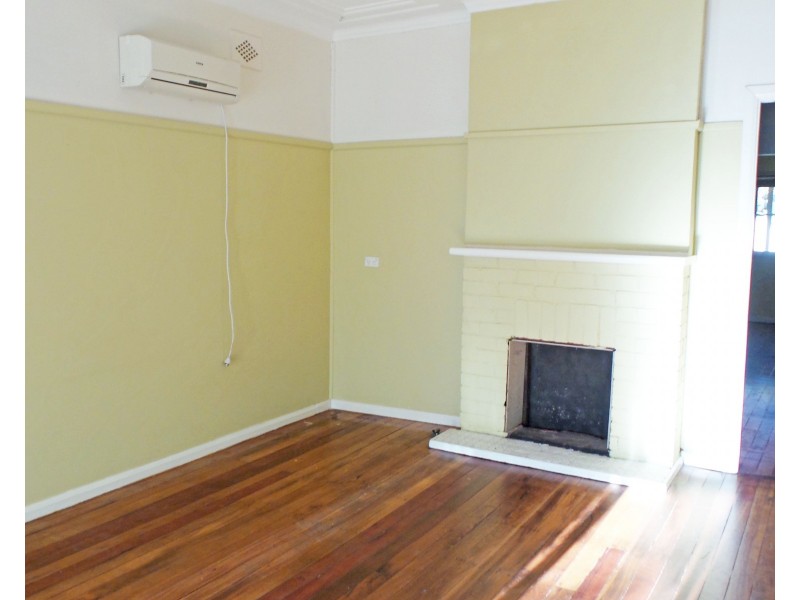 46 Brinawarr Street, Bomaderry NSW 2541