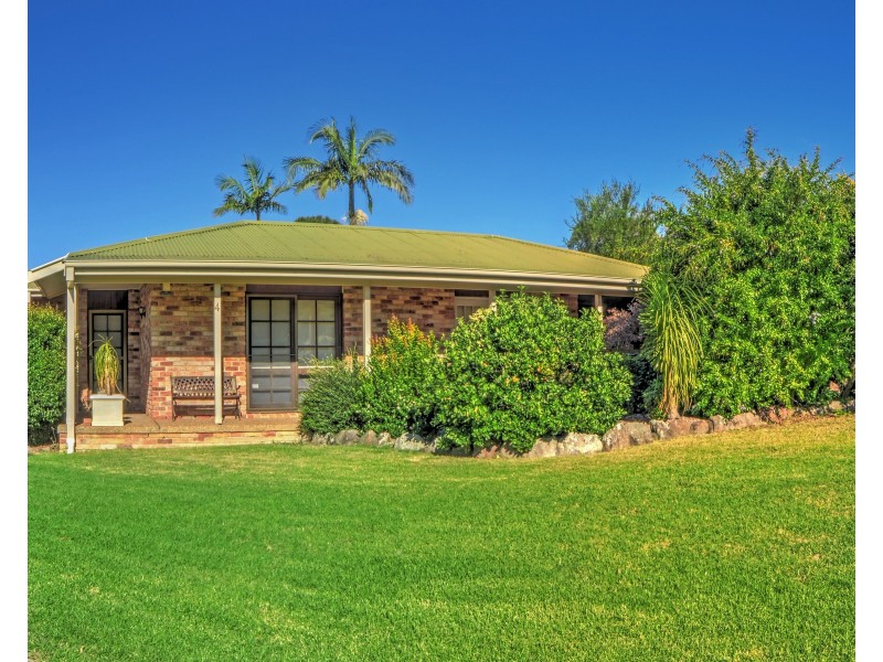 4 Wasdale Place, Bomaderry NSW 2541