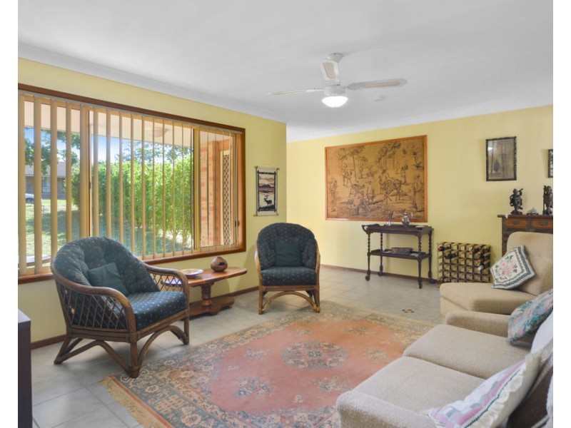 24 Lyndhurst Drive, Bomaderry NSW 2541