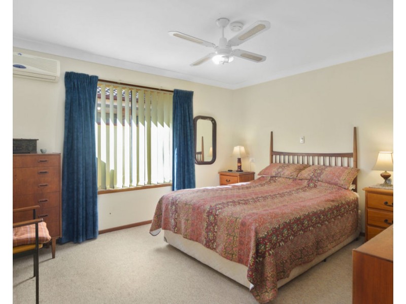 24 Lyndhurst Drive, Bomaderry NSW 2541