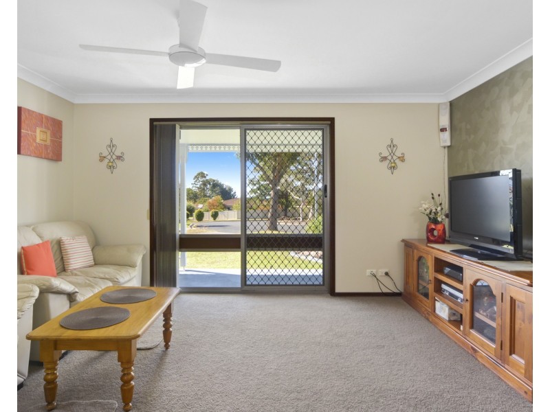3 Lynmouth Grove, Bomaderry NSW 2541