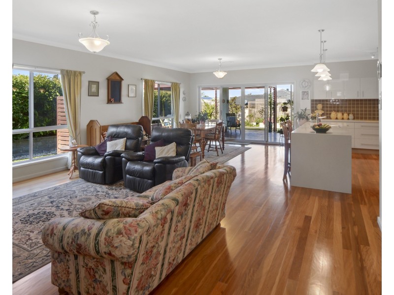 11 Lacebark Grove, Worrigee NSW 2540