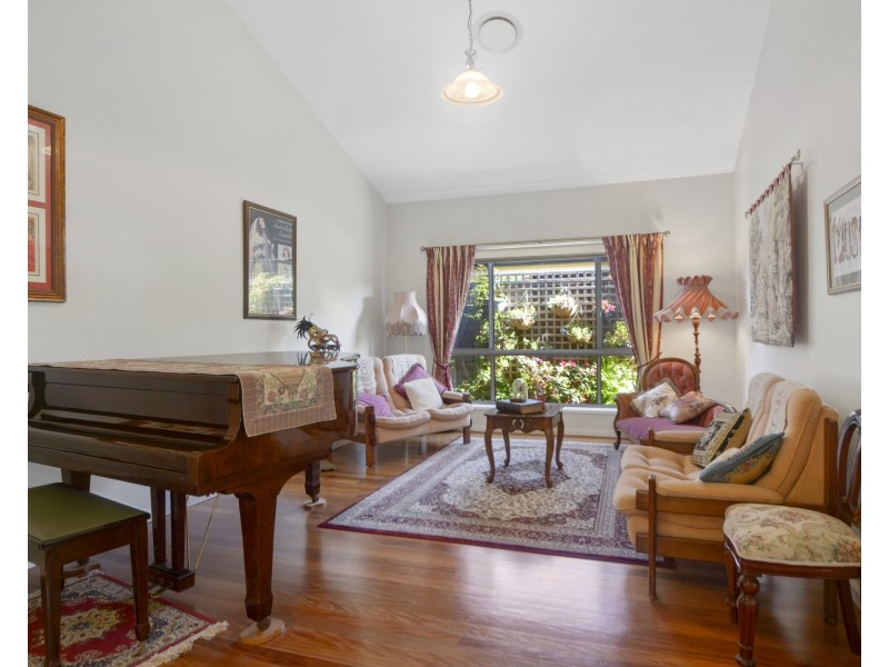 11 Lacebark Grove, Worrigee NSW 2540