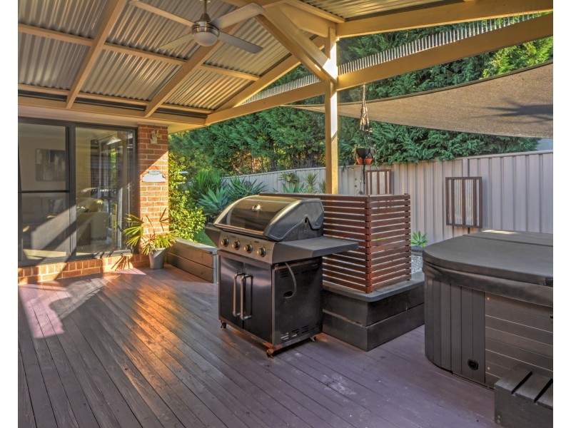 8 Jade Place, Meroo Meadow NSW 2540