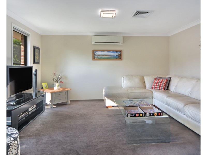 8 Jade Place, Meroo Meadow NSW 2540