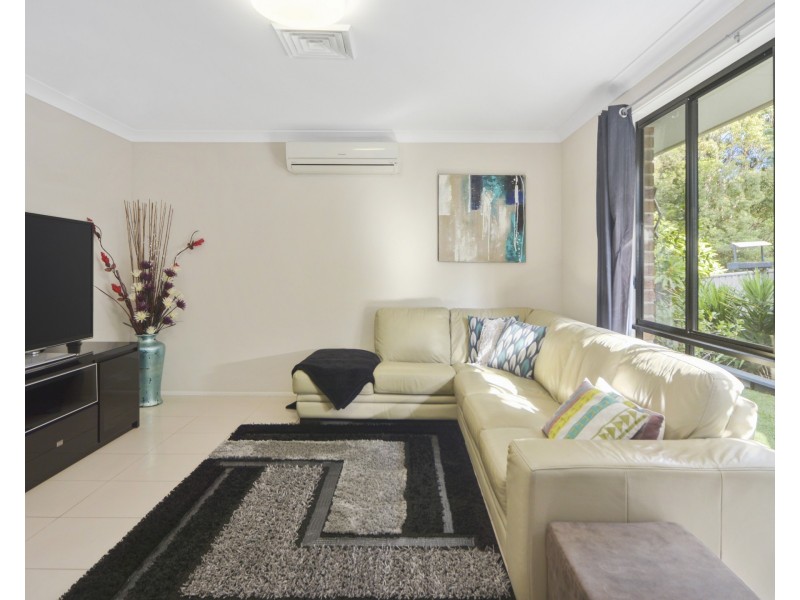 8 Jade Place, Meroo Meadow NSW 2540