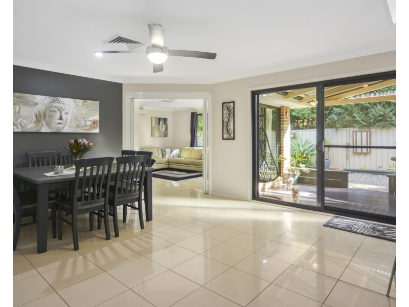 8 Jade Place, Meroo Meadow NSW 2540