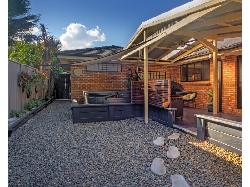 8 Jade Place, Meroo Meadow NSW 2540