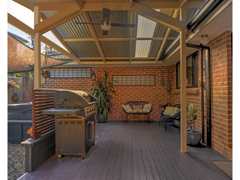 8 Jade Place, Meroo Meadow NSW 2540