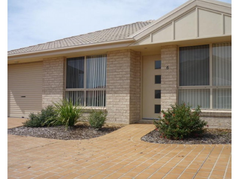6/8 Meroo Road, Bomaderry NSW 2541