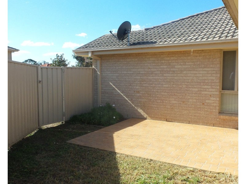 6/8 Meroo Road, Bomaderry NSW 2541