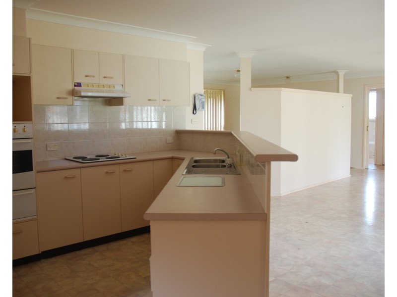 60 Robinia Way, Worrigee NSW 2540