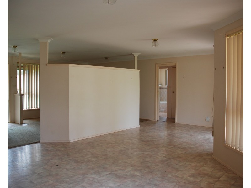 60 Robinia Way, Worrigee NSW 2540