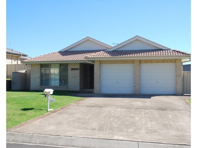 22 Warrigal Street, Nowra NSW 2541