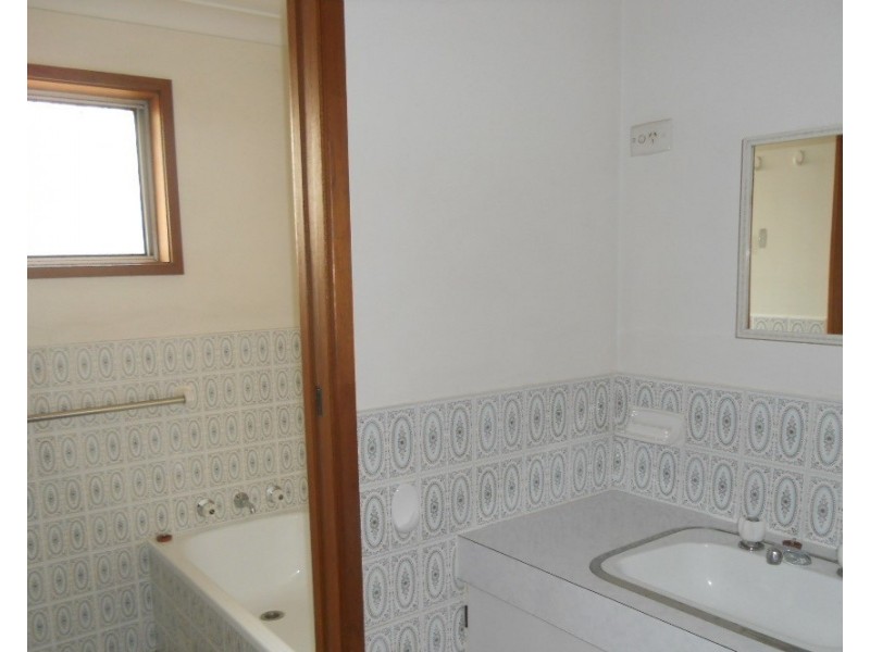 2/10 Keft Avenue, Nowra NSW 2541