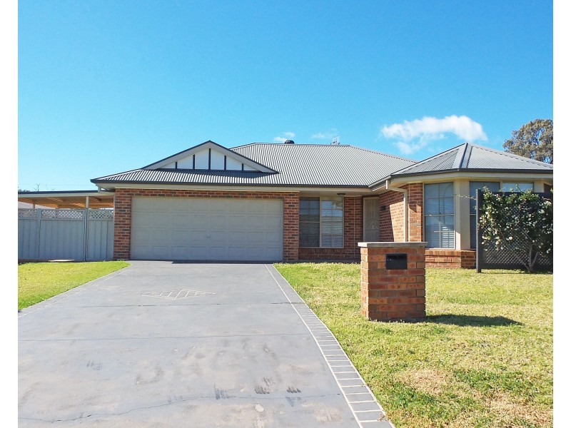 57 Burradoo Crescent, Nowra NSW 2541