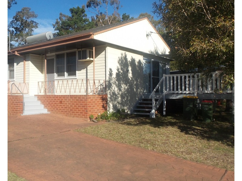 30 Sampsons Crescent, Bomaderry NSW 2541