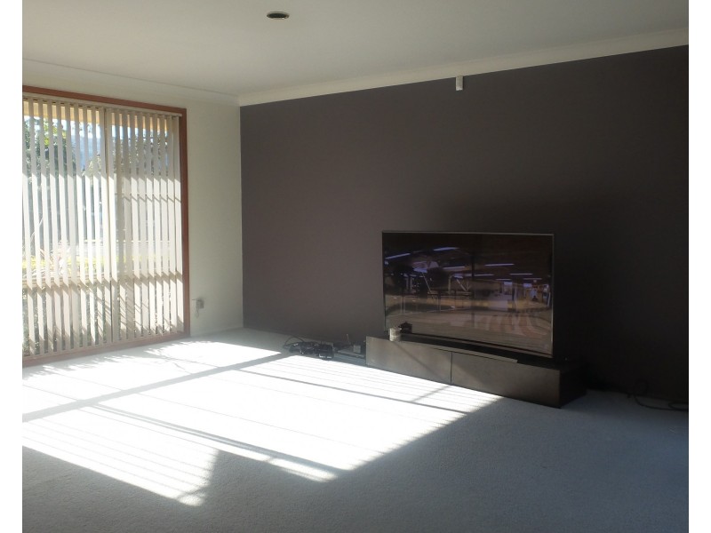 13 Regent Place, Bomaderry NSW 2541