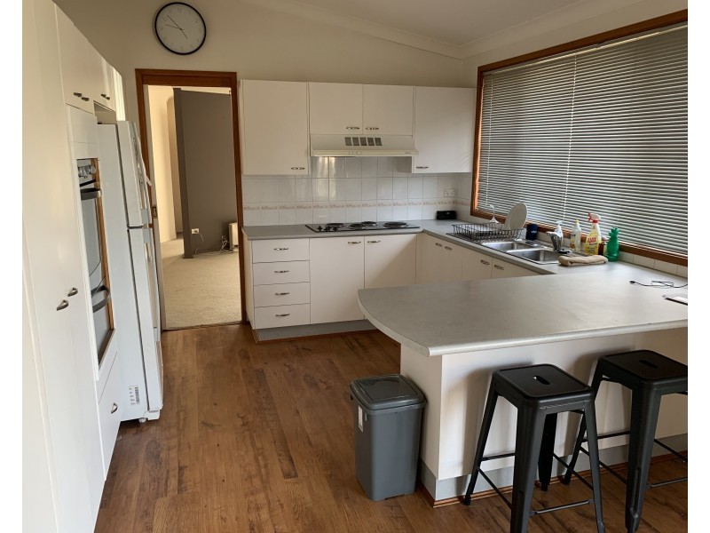 13 Regent Place, Bomaderry NSW 2541