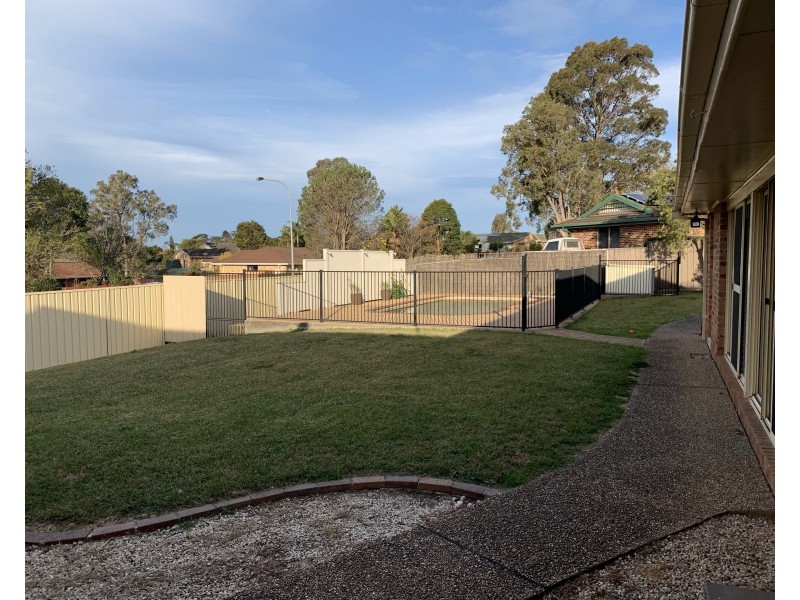 13 Regent Place, Bomaderry NSW 2541