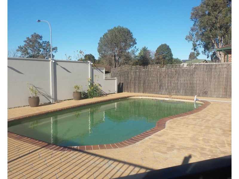 13 Regent Place, Bomaderry NSW 2541