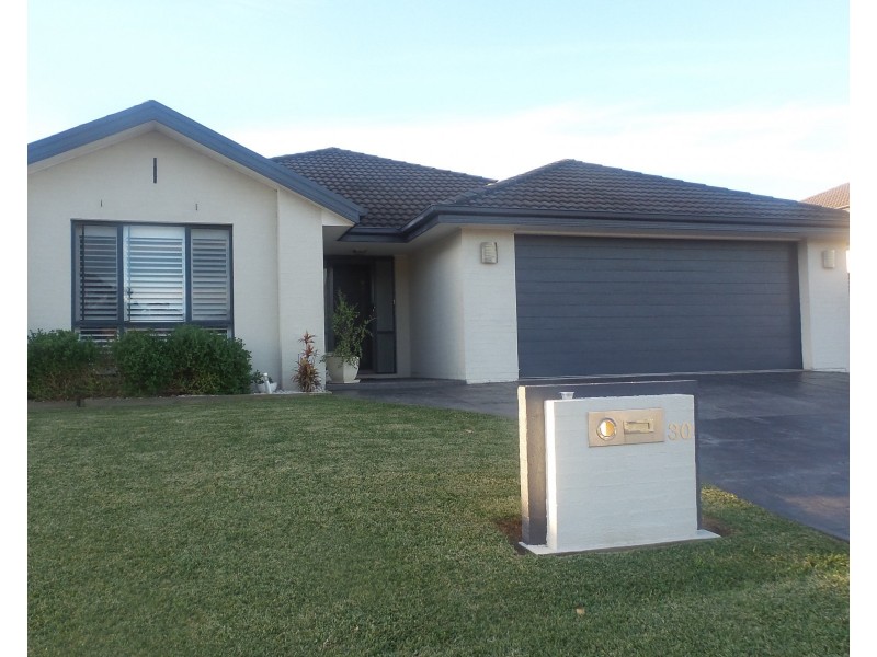 30 Emerald Drive, Meroo Meadow NSW 2540