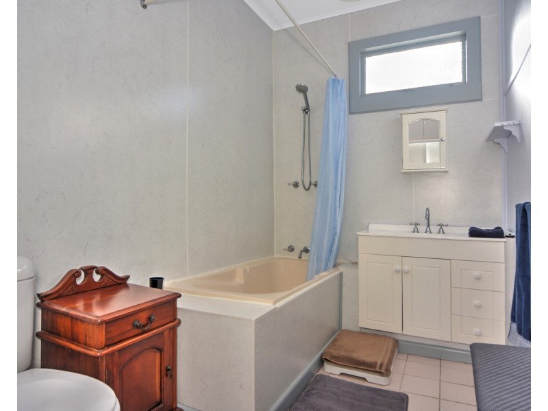 389 Princes Highway, Bomaderry NSW 2541