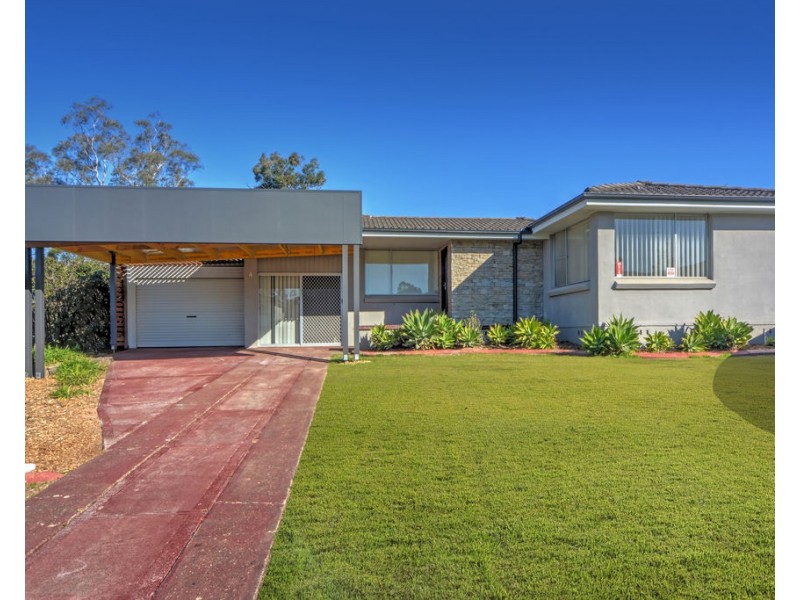4 Yeovil Drive, Bomaderry NSW 2541
