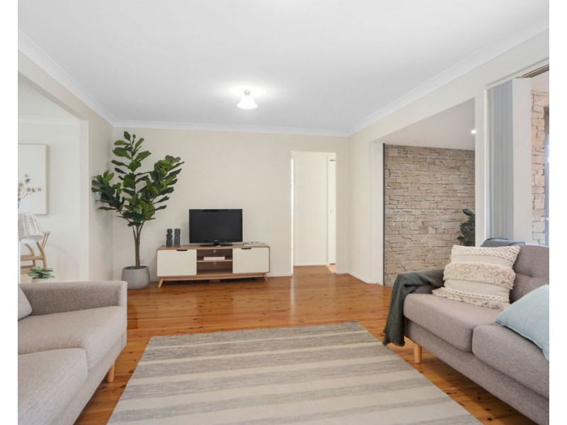 4 Yeovil Drive, Bomaderry NSW 2541