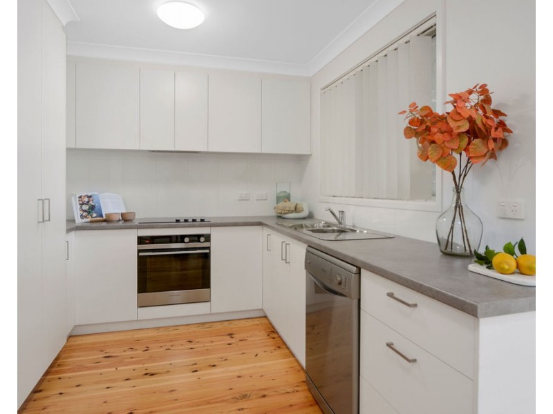 4 Yeovil Drive, Bomaderry NSW 2541